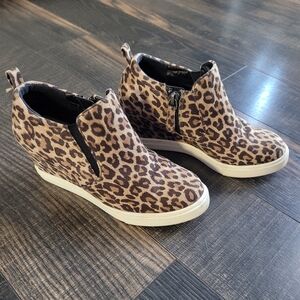 Susina Cheetah Print Wedged Sneaker - Size 4.5